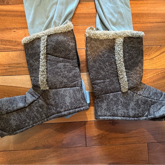 Disney Christof Frozen boys  Kids Viking Costume with Gray and Blue Accents - Picture 4 of 6